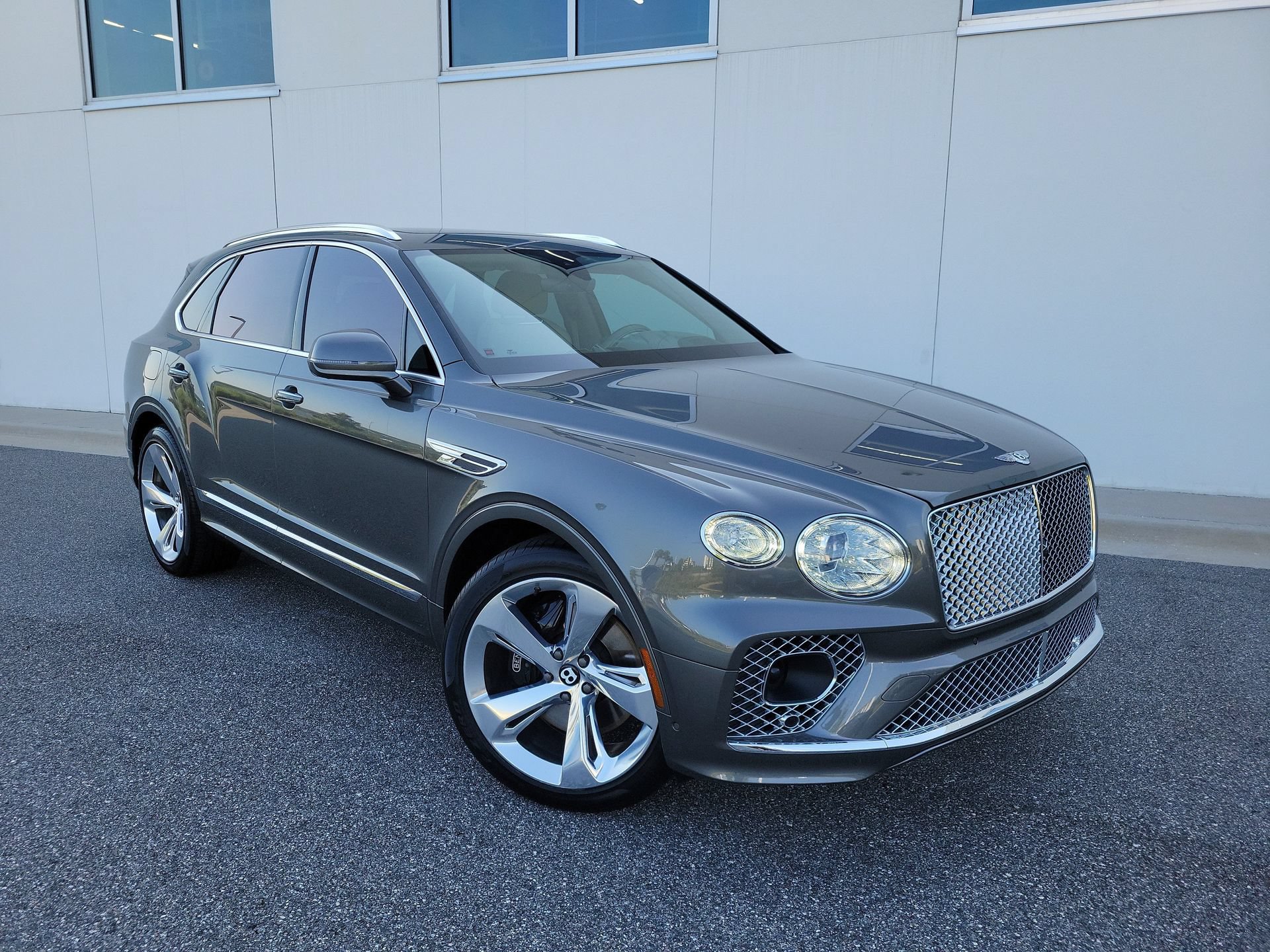Certified 2023 Bentley Bentayga Plug-In Hybrid AWD/4WD image 1