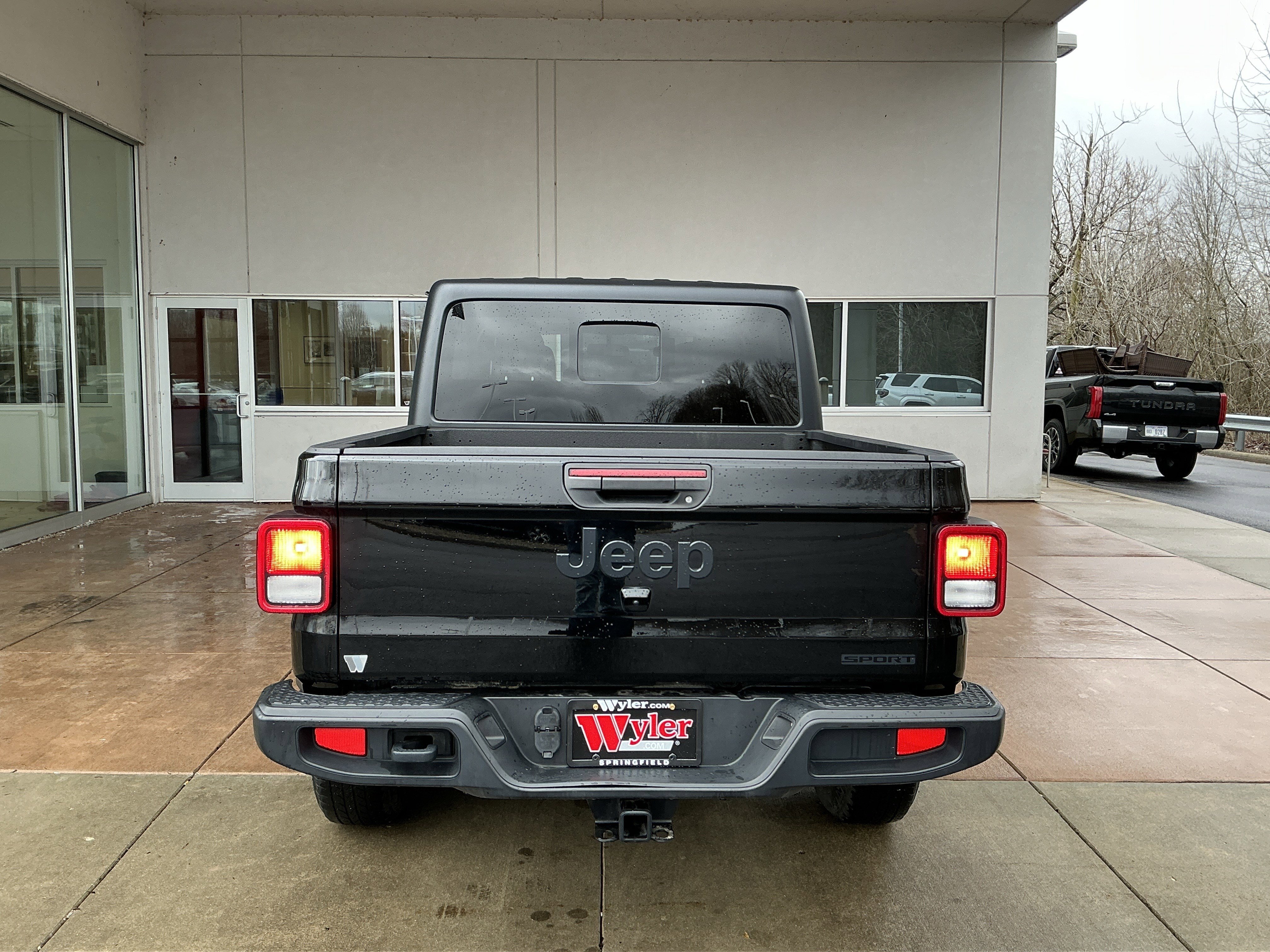 Used 2021 Jeep Gladiator Sport image 21