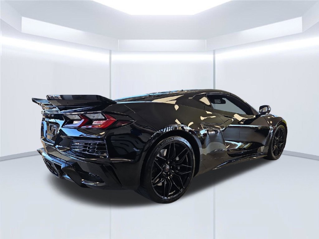 Used 2025 Chevrolet Corvette Z06 RWD image 6