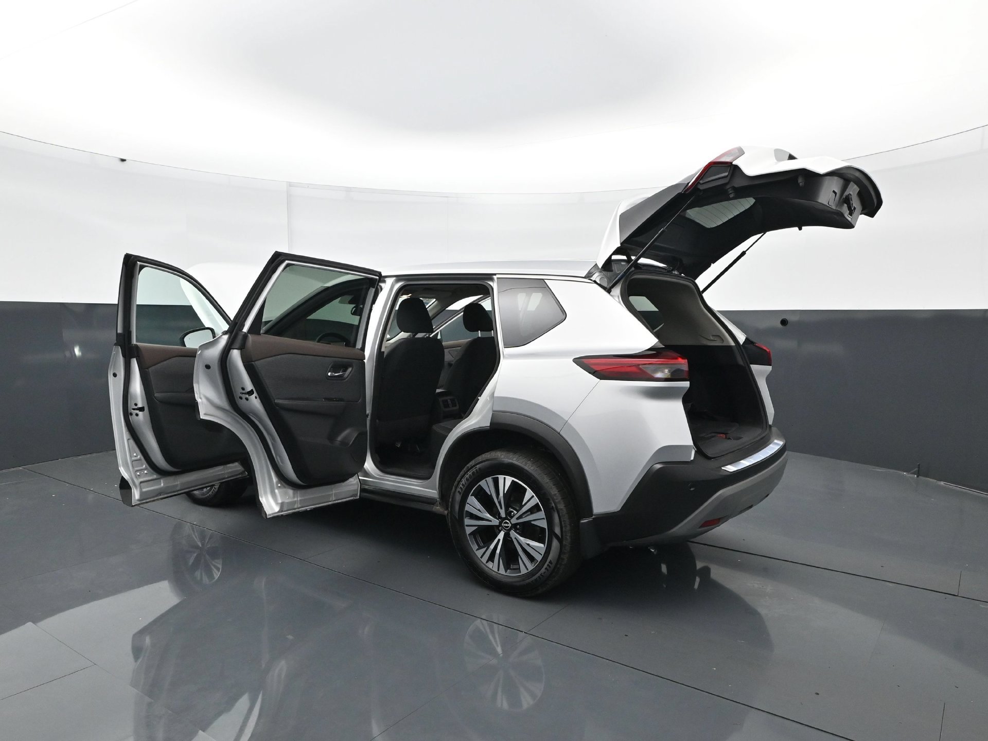Used 2023 Nissan Rogue SV AWD/4WD image 32