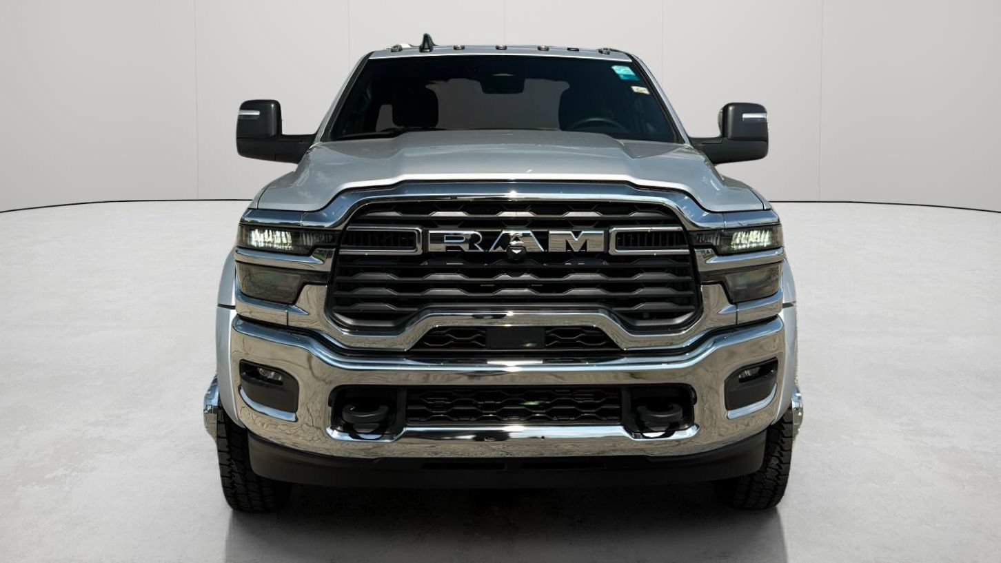 New 2026 RAM 5500 4x4 Regular Cab image 11