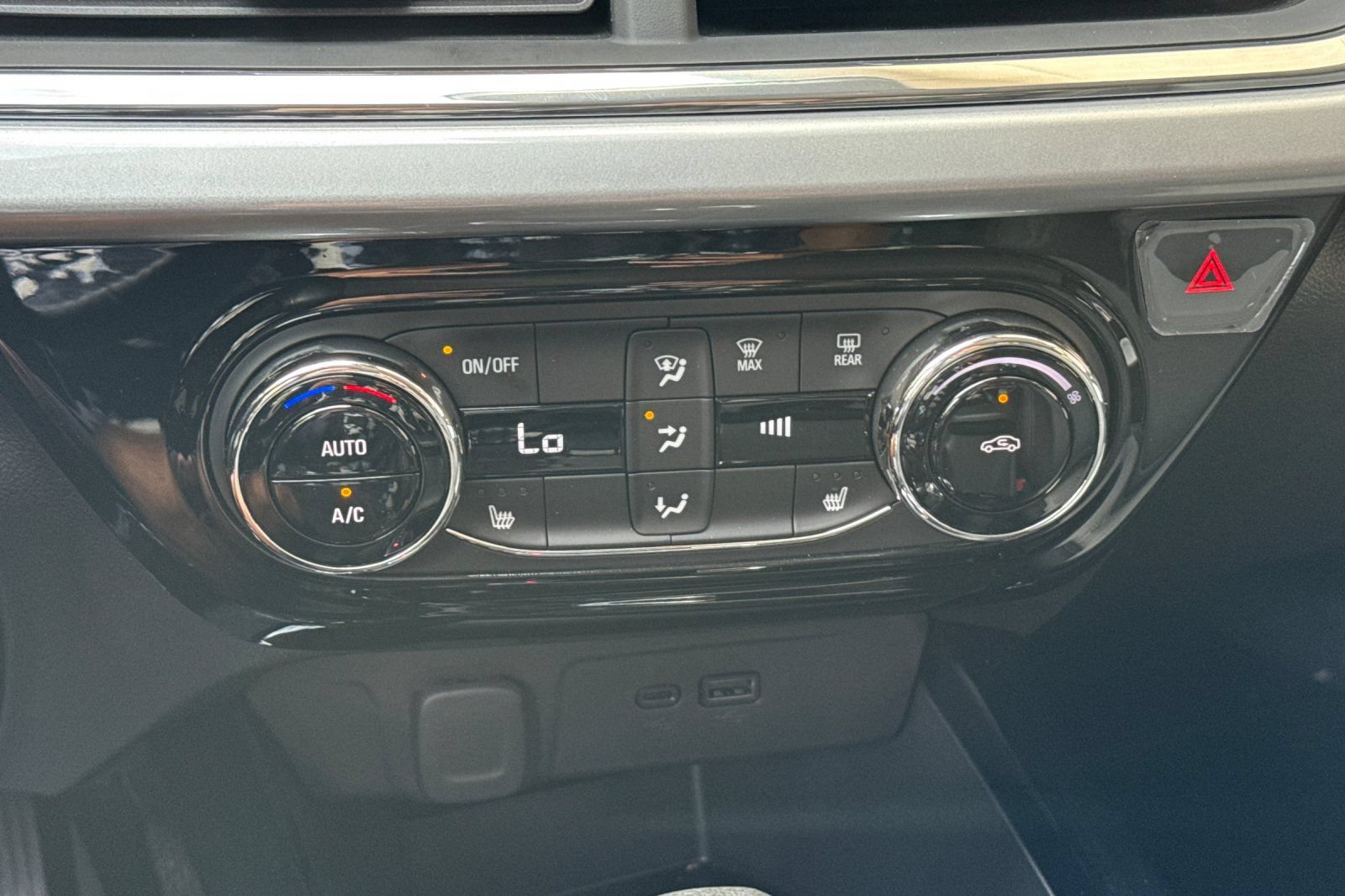 Used 2026 Chevrolet Trax LT w/ Midnight Edition FWD image 30