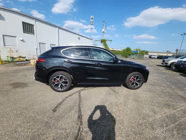 Used 2021 Alfa Romeo Stelvio Ti AWD/4WD image 10