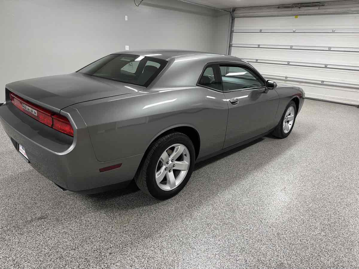 Used 2011 Dodge Challenger RWD image 3