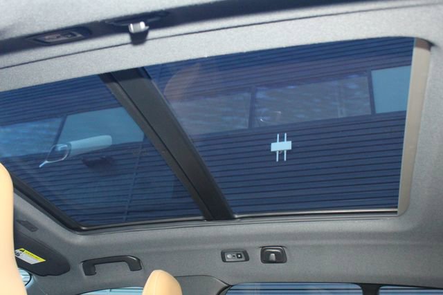 Used 2020 Volvo XC40 T5 Momentum w/ Protection Package Premier image 26