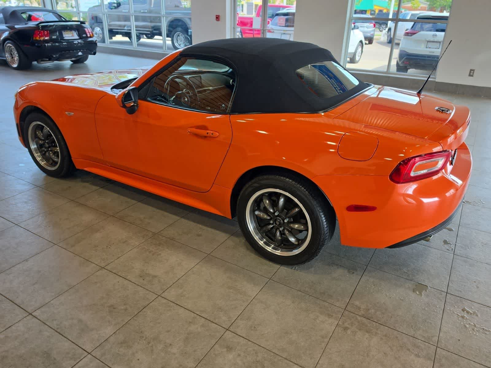 Used 2017 FIAT 124 Spider Classica RWD image 15