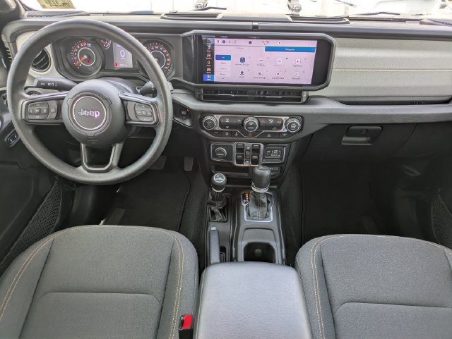 Certified 2025 Jeep Gladiator Overland AWD/4WD image 10