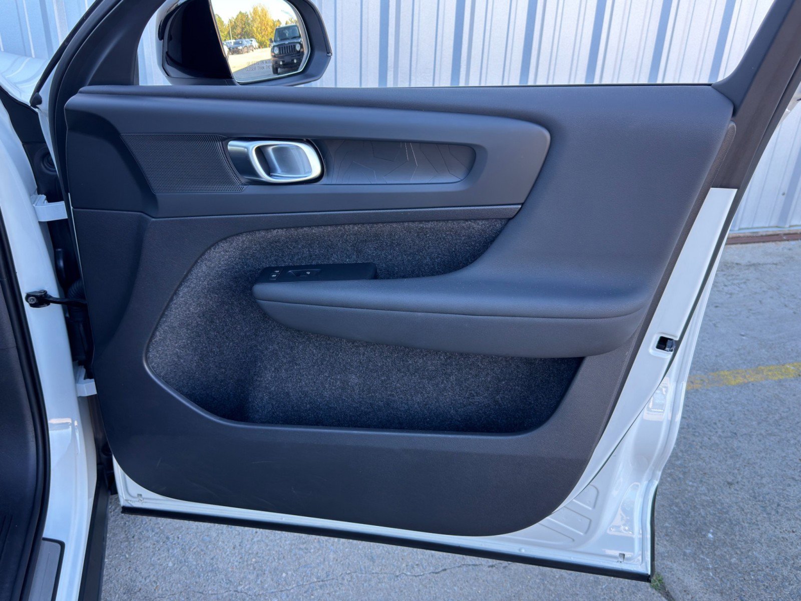 Used 2023 Volvo XC40 Recharge Plus w/ Protection Package Premier image 43