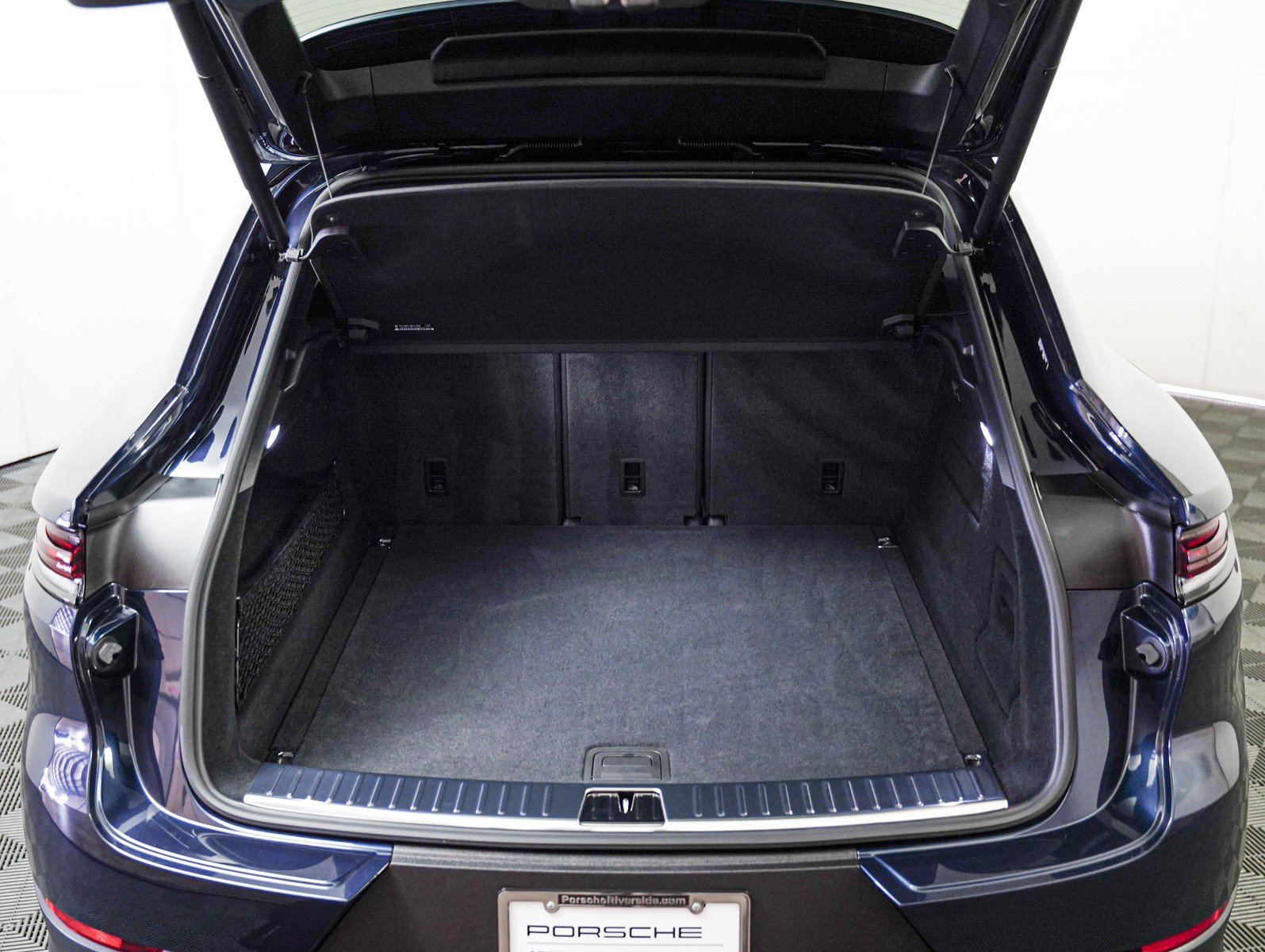 Used 2025 Porsche Cayenne Coupe image 27