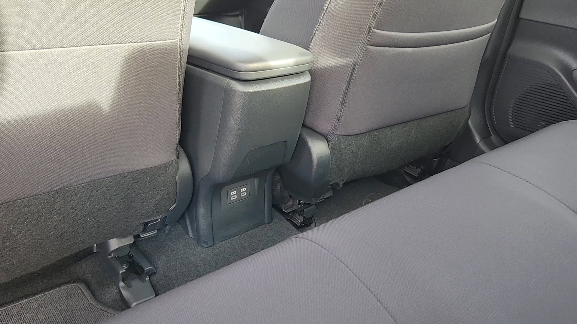 Used 2025 Toyota Prius LE image 17