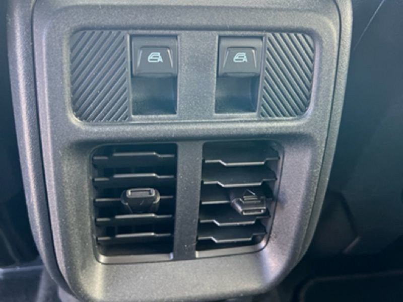 Used 2025 Ford Bronco Badlands image 8