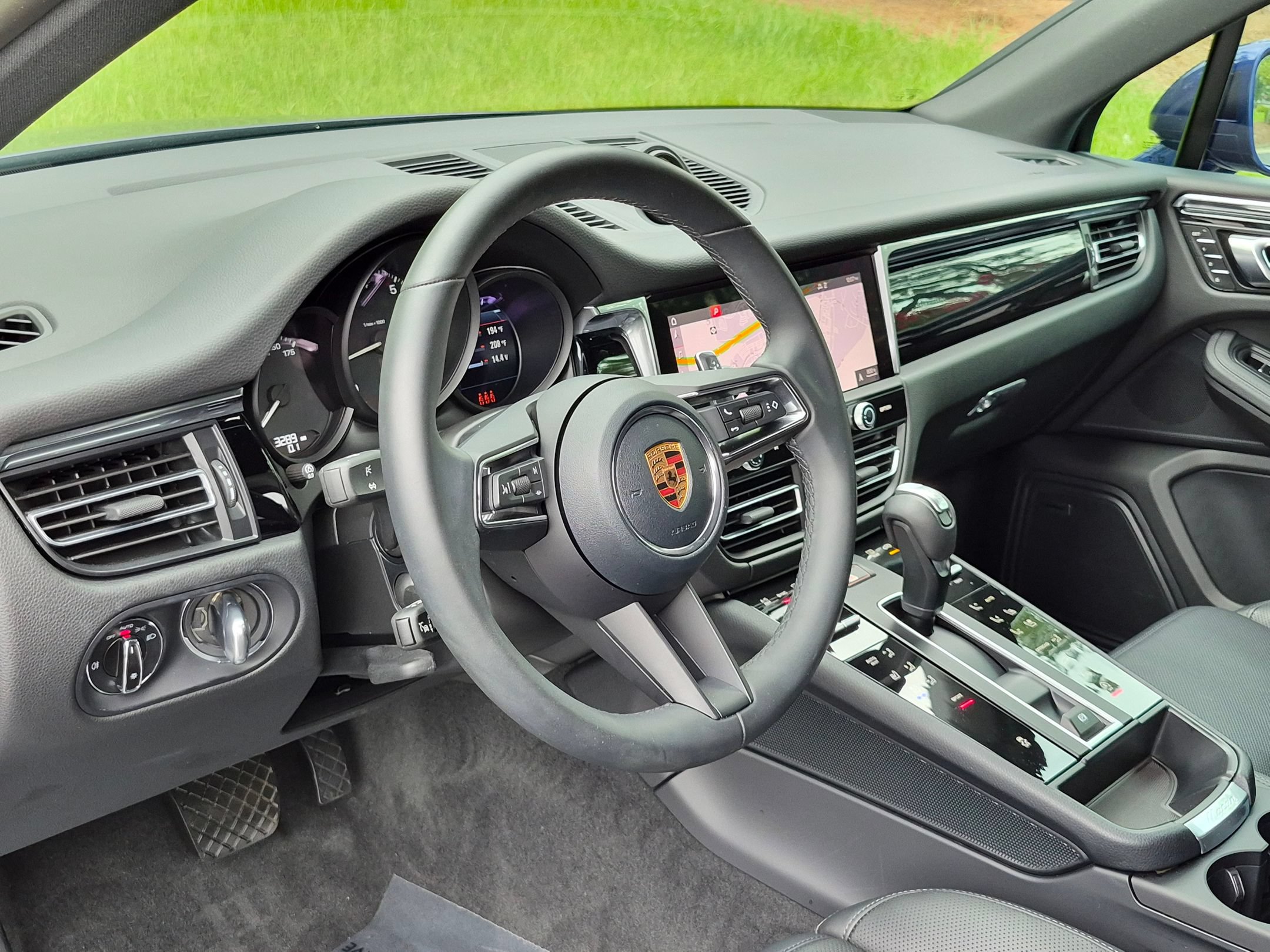 Certified 2026 Porsche Macan AWD/4WD image 4