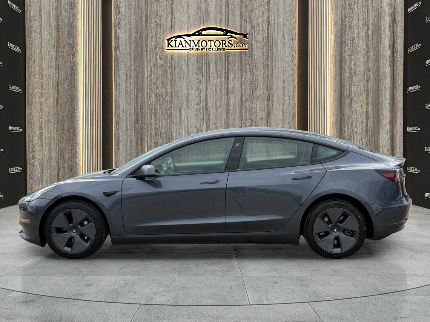 Used 2023 Tesla Model 3 Standard Range image 5