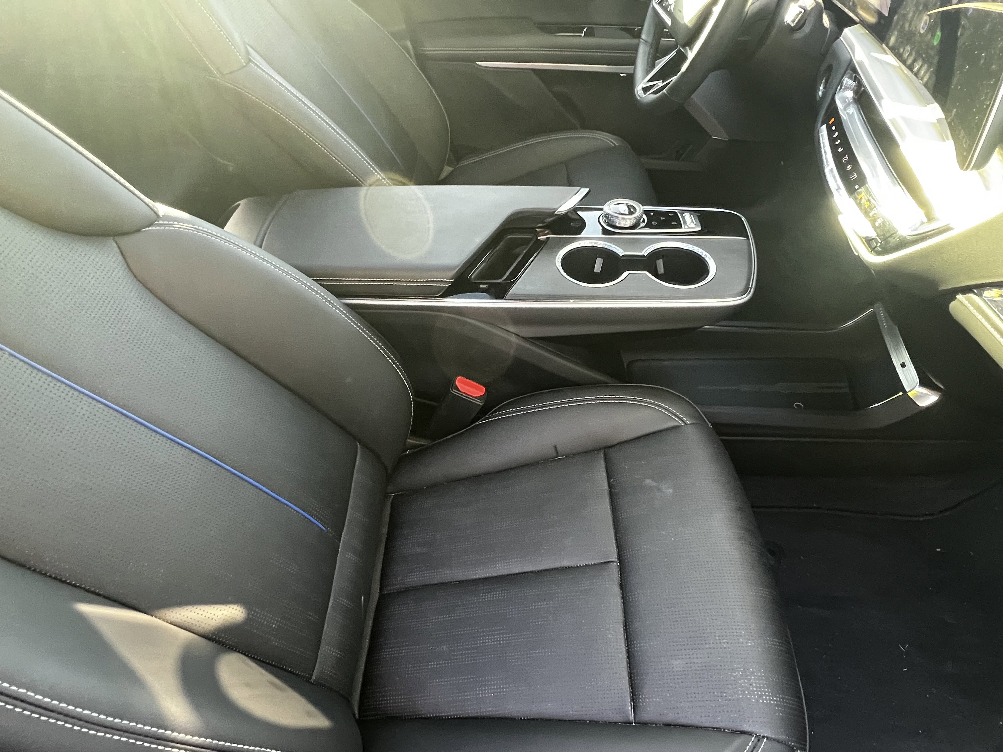 Used 2025 Cadillac Lyriq Sport AWD/4WD image 45