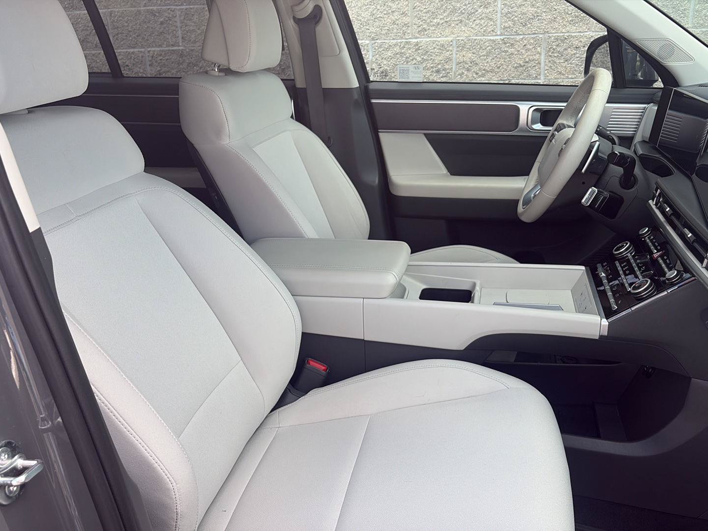 Used 2025 Hyundai Santa Fe SE AWD/4WD image 23
