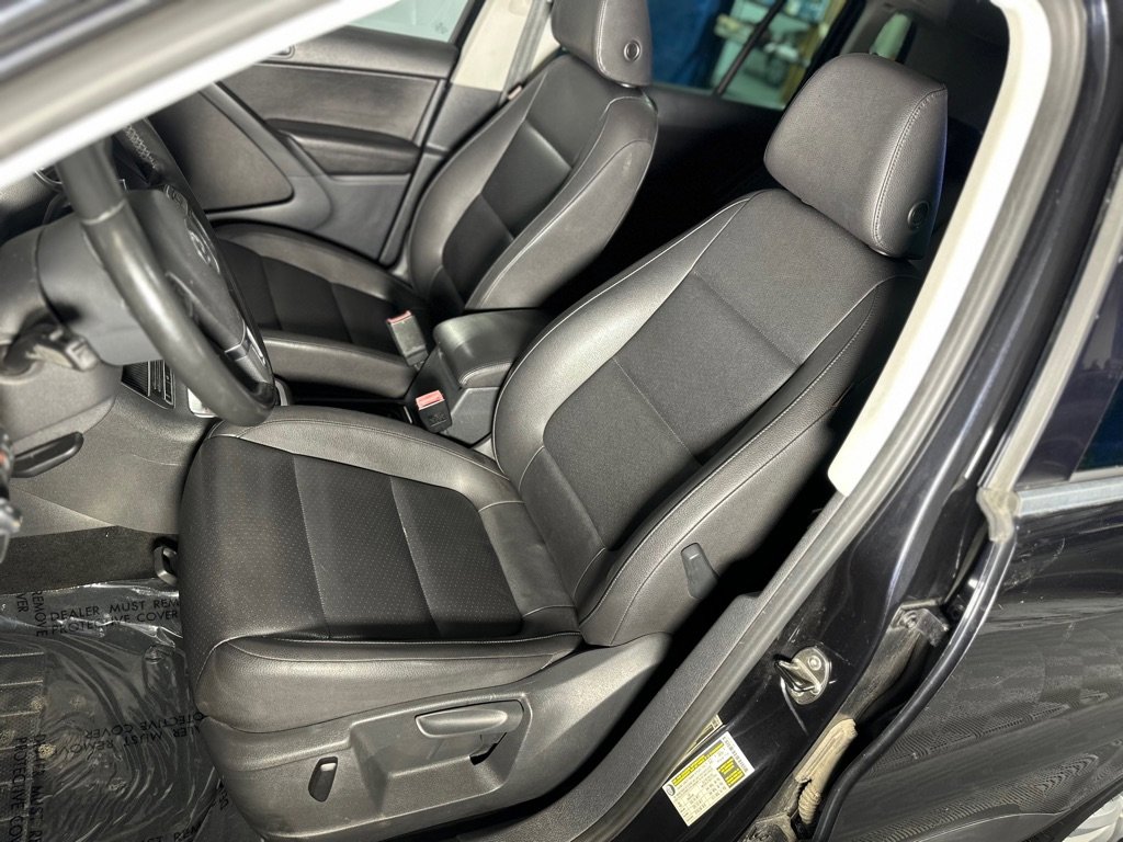 Used 2011 Volkswagen Tiguan S image 24