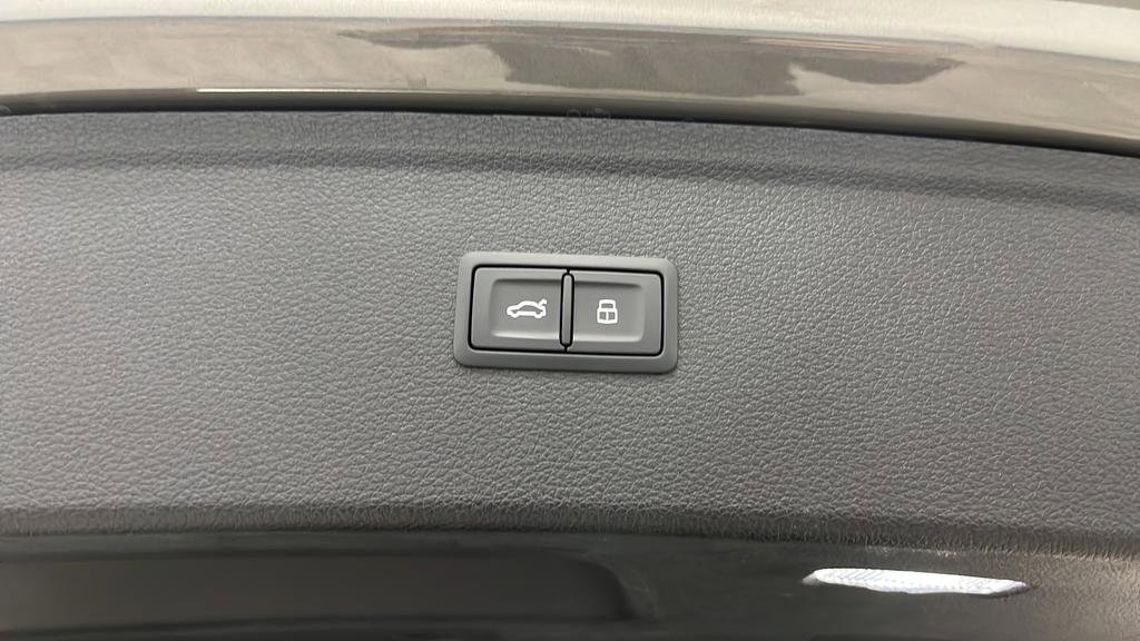 Used 2024 Audi Q5 e Premium w/ Convenience Package AWD/4WD image 29