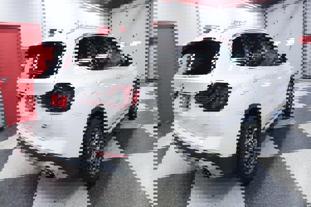 Used 2024 BMW X3 sDrive30i w/ Premium Package image 7