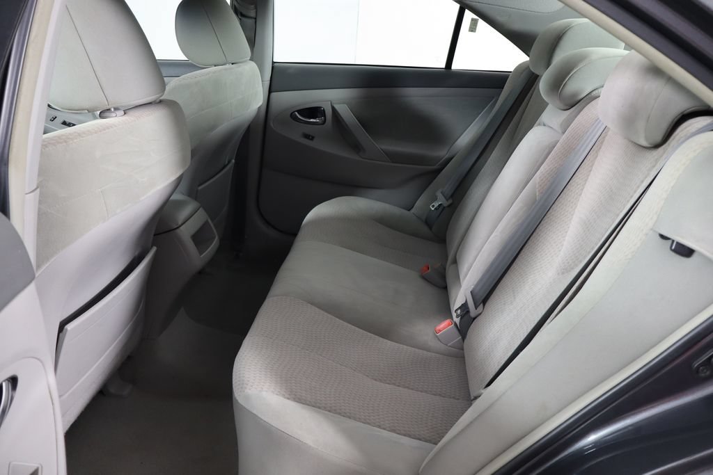 Used 2011 Toyota Camry LE FWD image 14