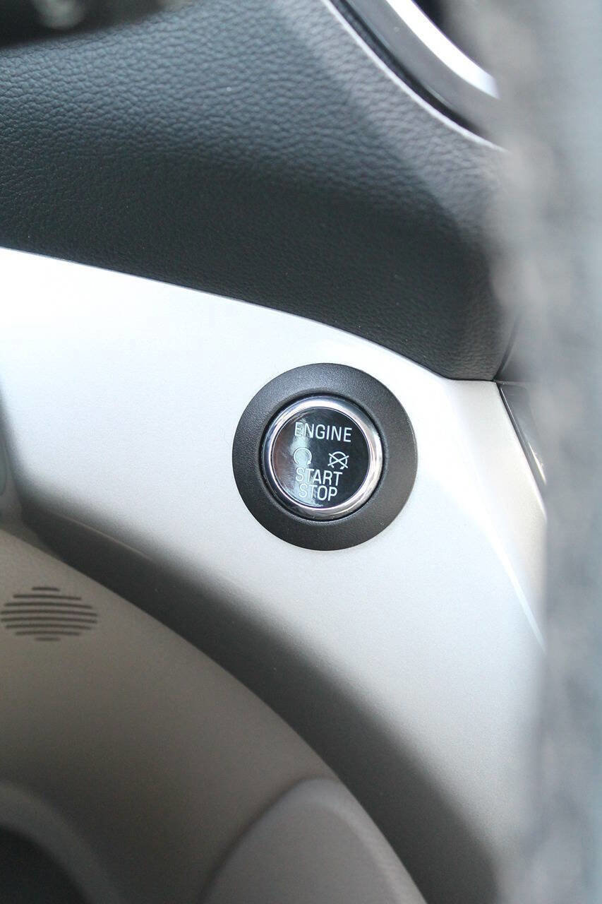 Used 2013 Ford C-MAX SEL FWD image 29