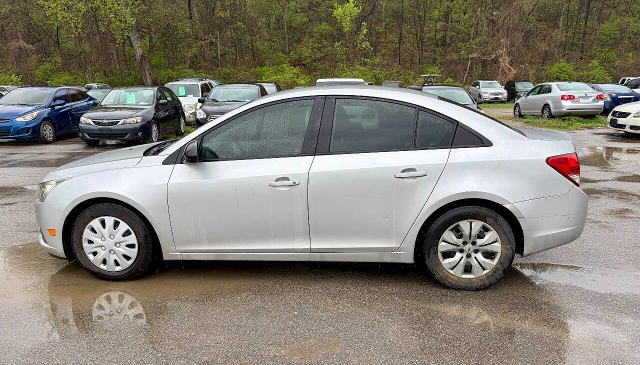 Used 2013 Chevrolet Cruze LS image 2