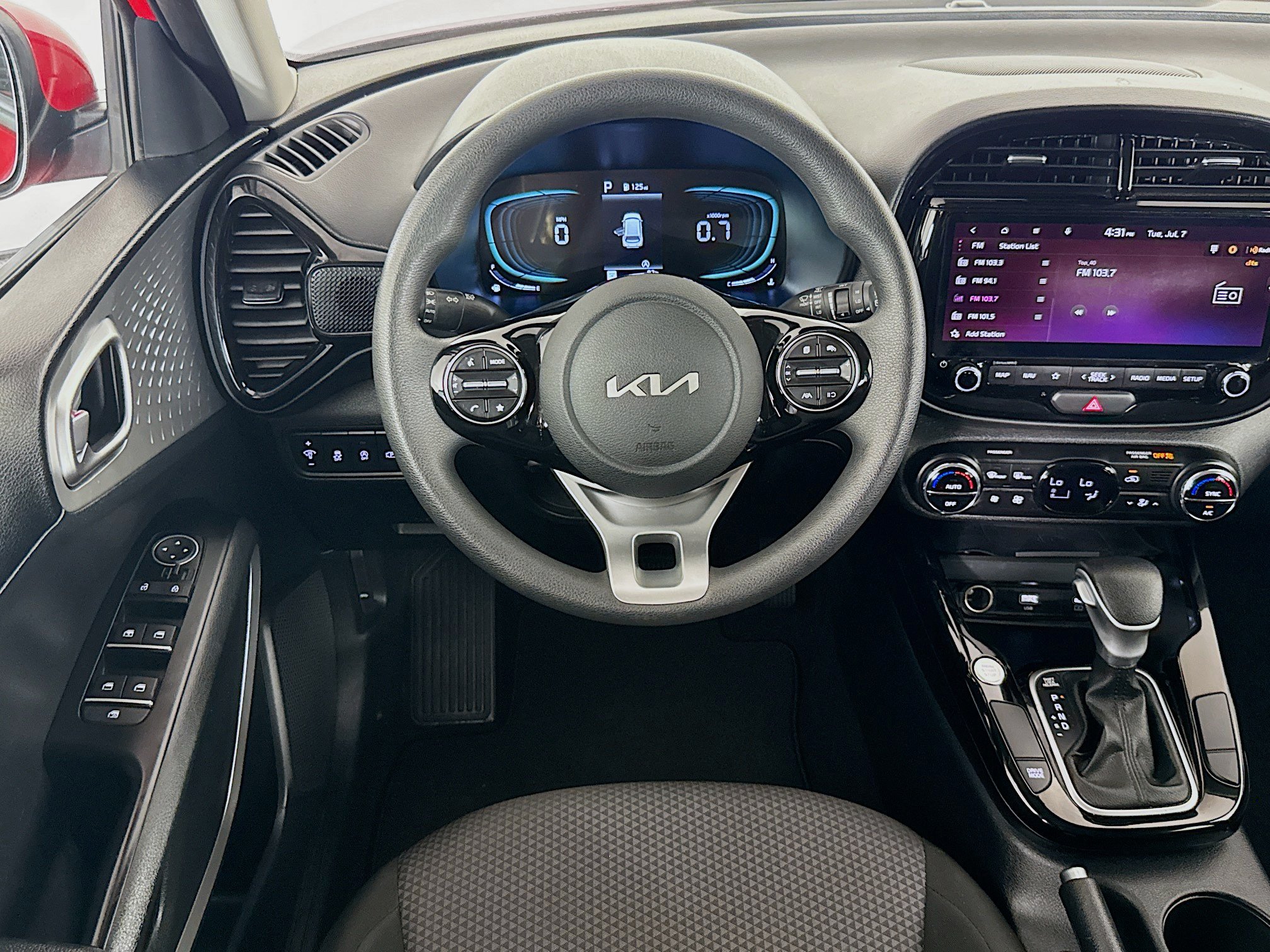 Used 2025 Kia Soul S FWD image 15