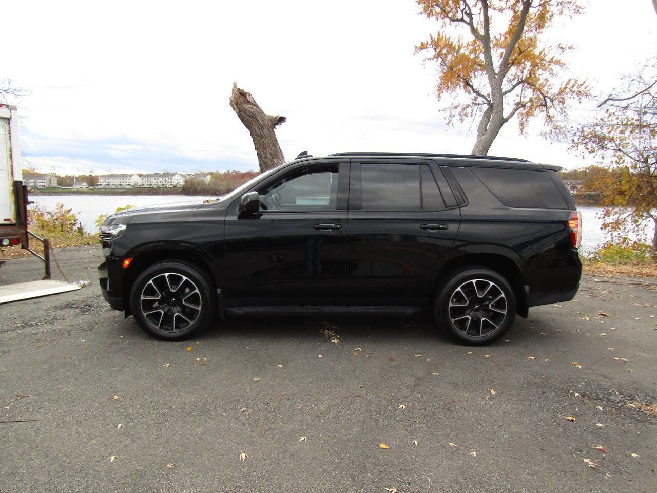 Used 2021 Chevrolet Tahoe RST AWD/4WD image 4