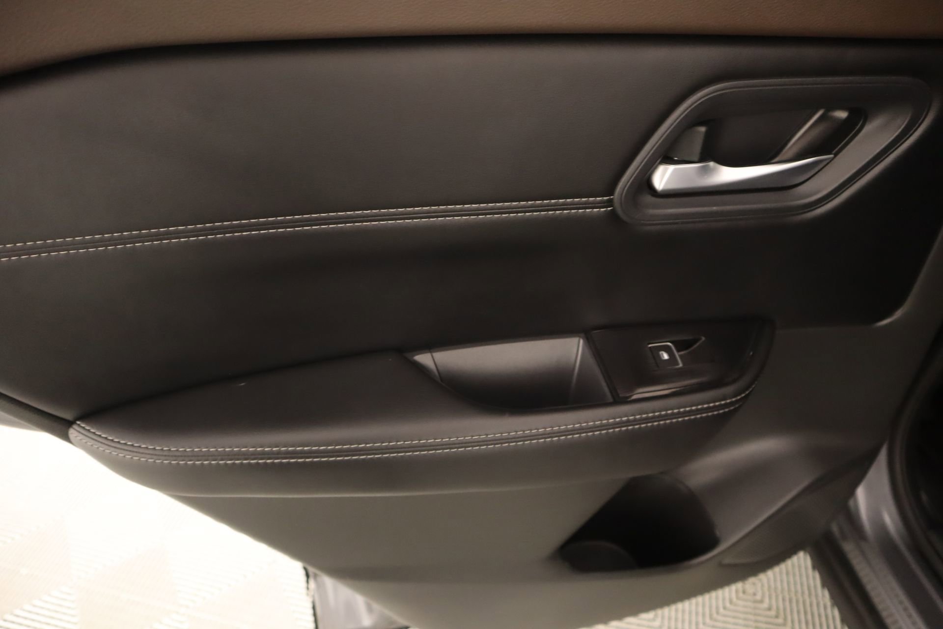 Used 2023 Nissan Rogue SL w/ SL Premium Package image 18