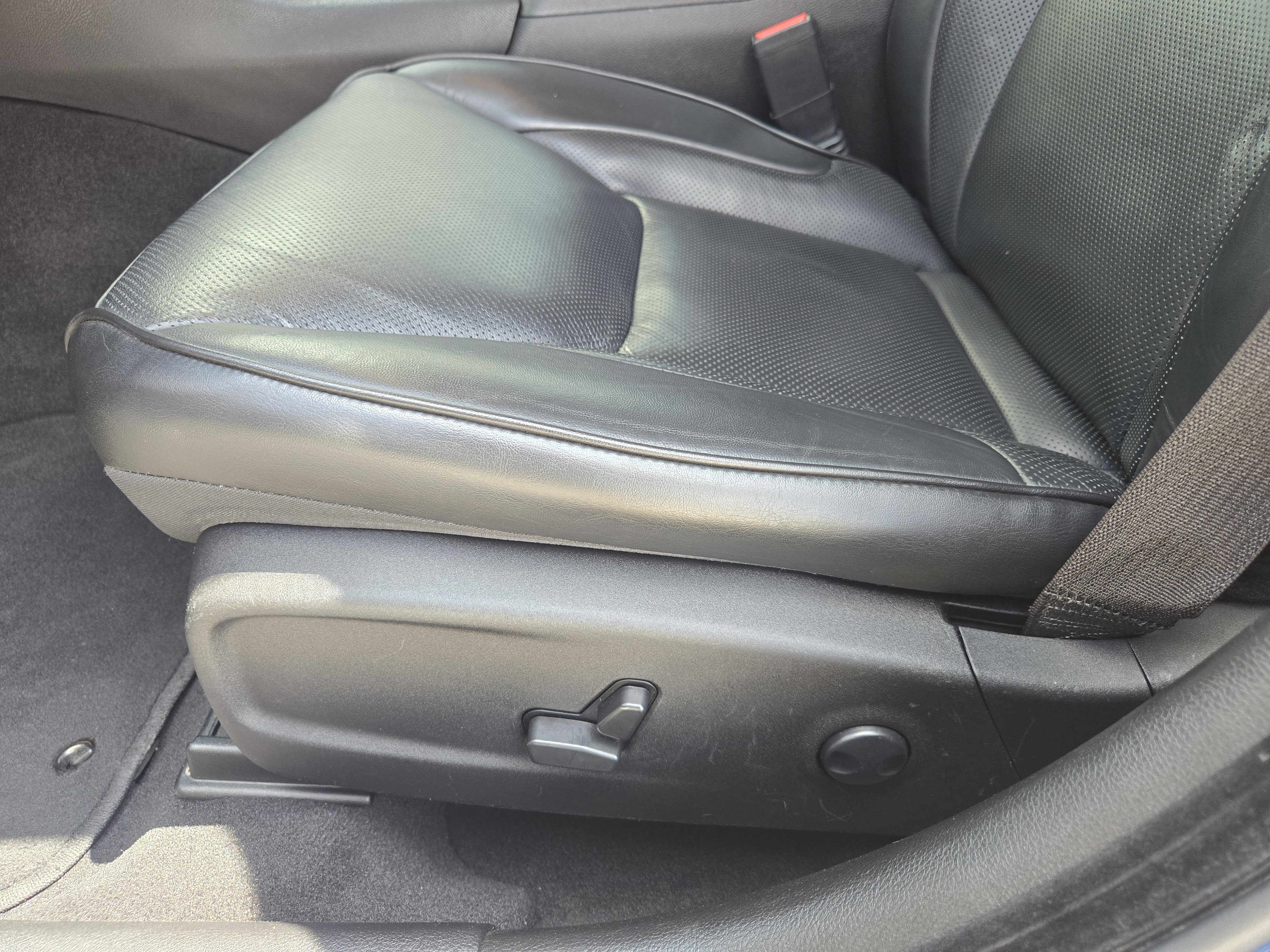 Used 2023 Chrysler 300 Touring L w/ Comfort Group RWD image 26
