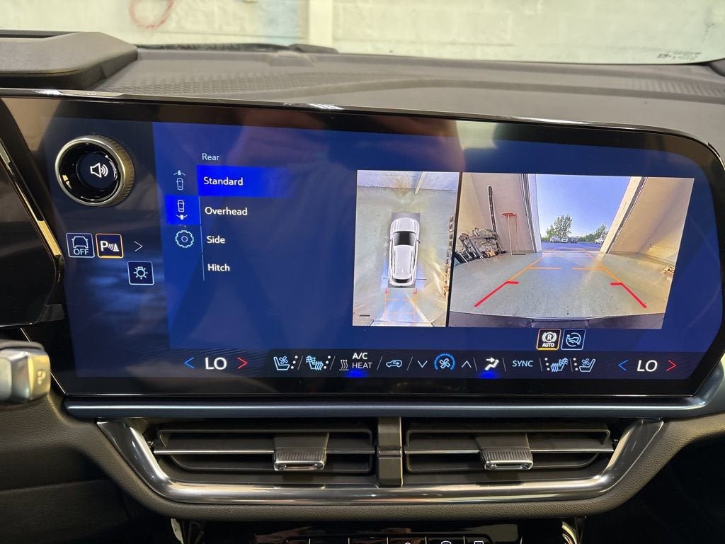 New 2026 Chevrolet Equinox EV LT w/ Convenience Package II AWD/4WD image 36
