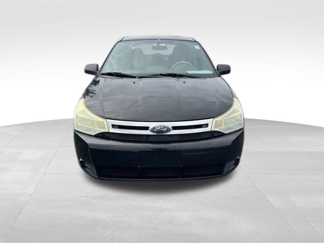 Used 2010 Ford Focus SE FWD image 2