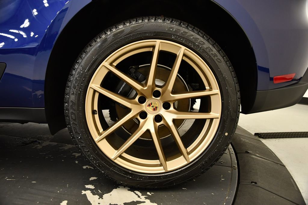 Certified 2025 Porsche Macan image 13