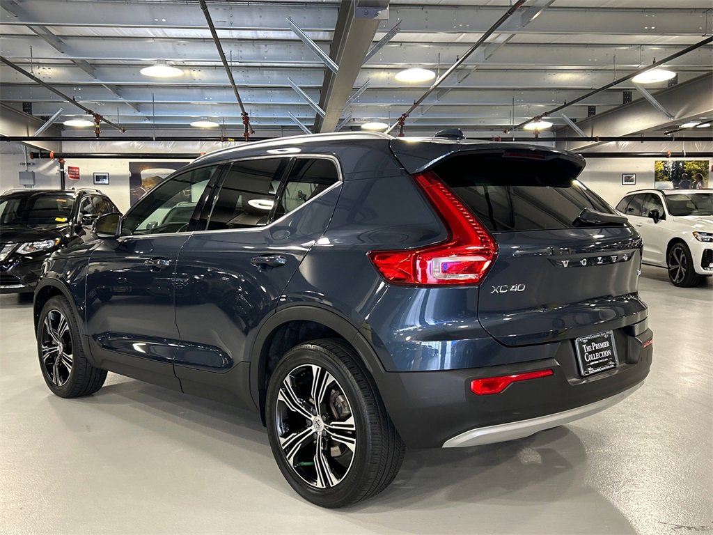 Used 2021 Volvo XC40 T5 Inscription w/ Climate Package image 4