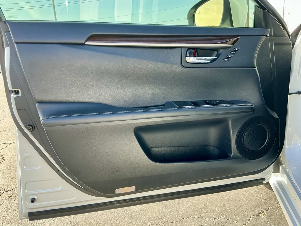 Used 2016 Lexus ES 350 w/ Luxury Package w/Wood Trim image 42