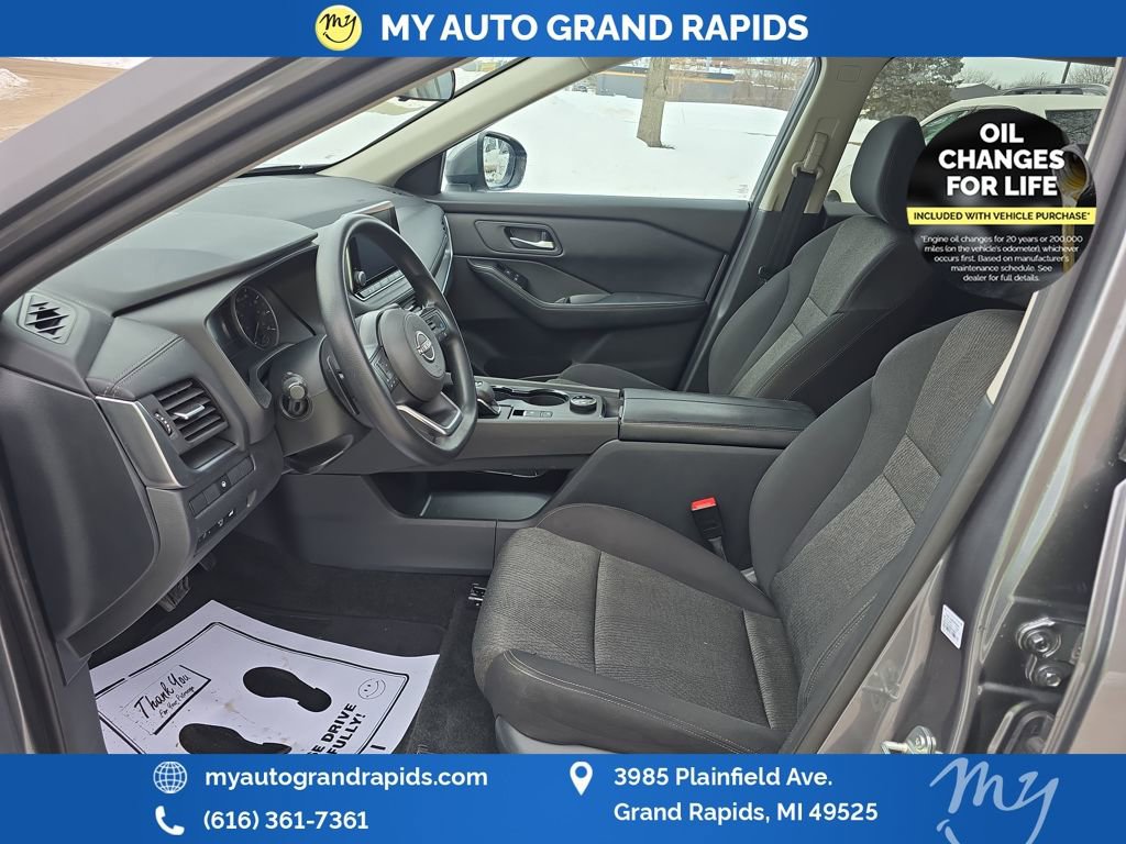 Used 2024 Nissan Rogue SV image 9