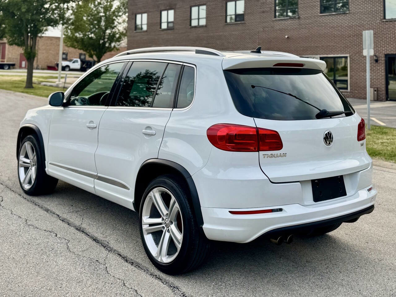 Used 2016 Volkswagen Tiguan R-Line image 6