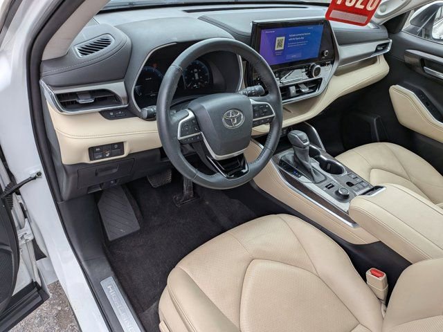 Used 2023 Toyota Highlander Limited image 14