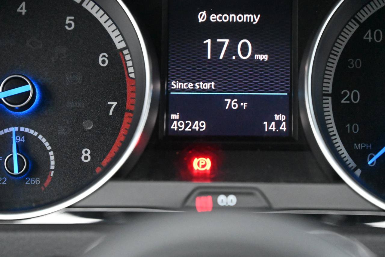 Used 2017 Volkswagen Golf R 4-Door AWD/4WD image 28