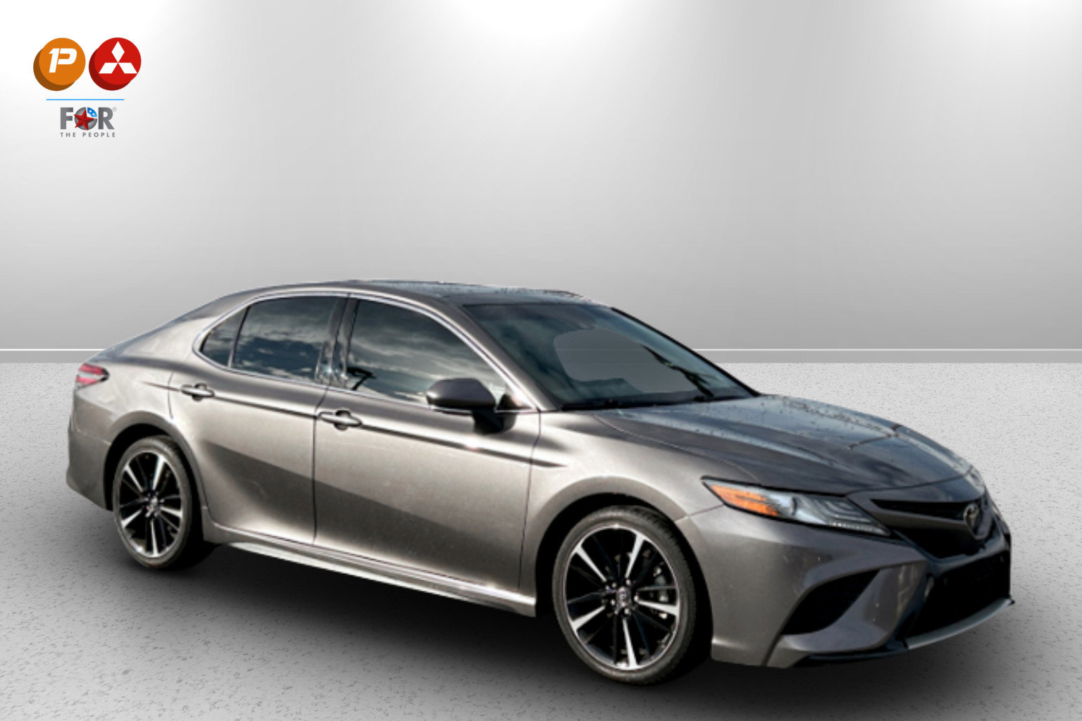 Used 2018 Toyota Camry XSE image 3