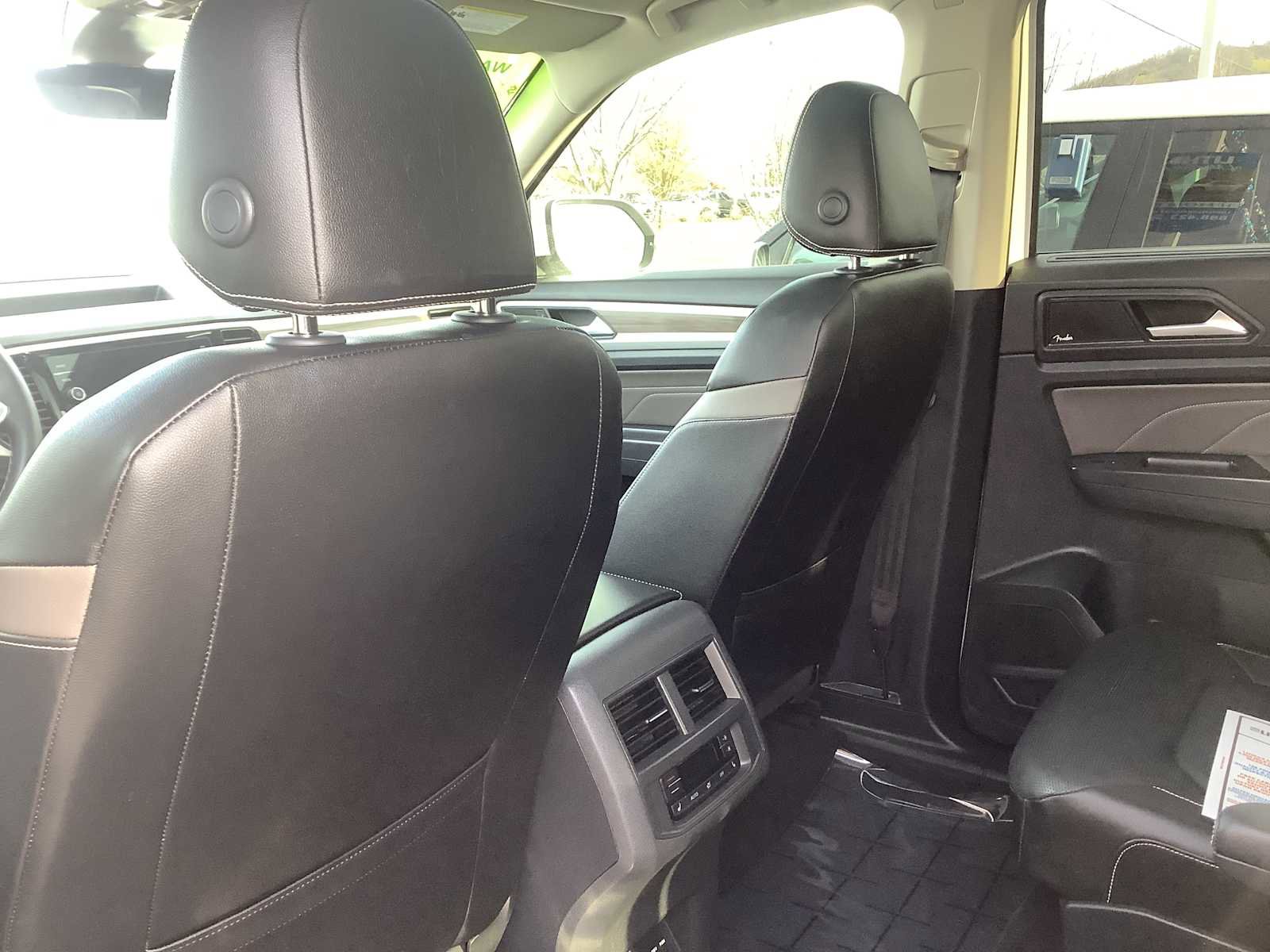 Used 2021 Volkswagen Atlas SEL Premium image 12