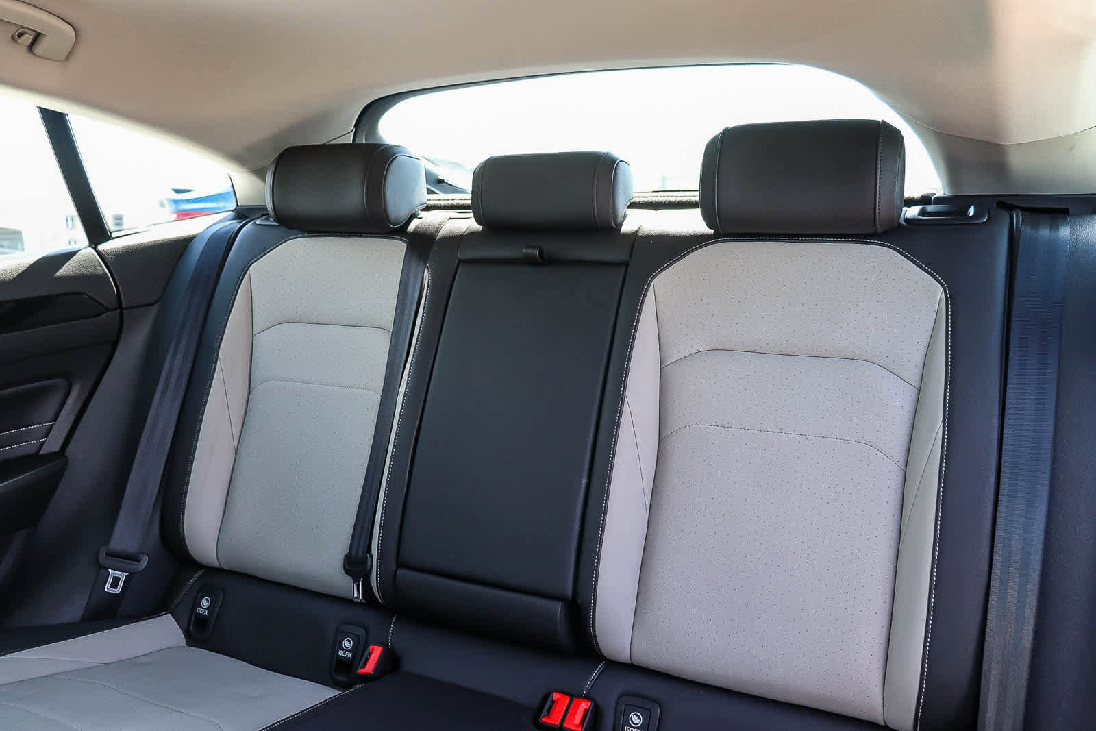 Used 2021 Volkswagen Arteon SE image 19