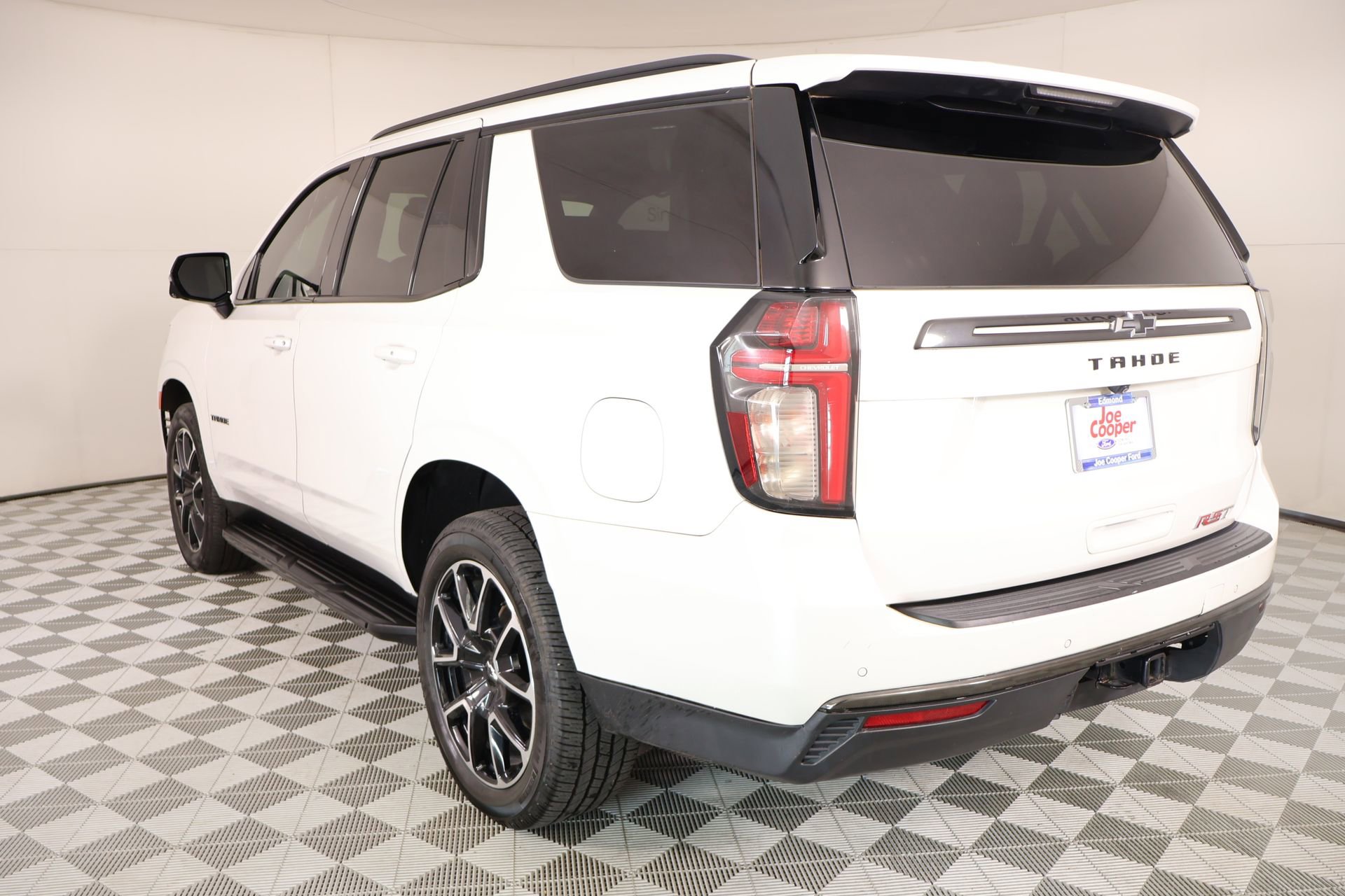 Used 2021 Chevrolet Tahoe RST w/ Luxury Package RWD image 25