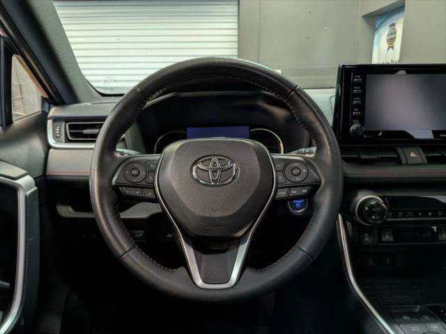 Used 2022 Toyota RAV4 SE image 14