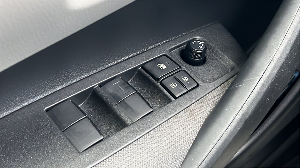 Used 2022 Toyota Corolla LE FWD image 17