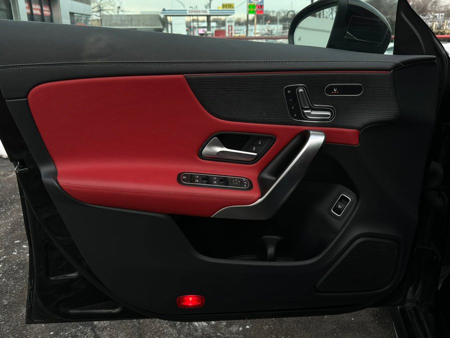 Used 2023 Mercedes-Benz CLA 250 4MATIC image 15