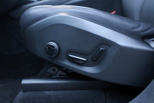 Used 2025 Volvo XC90 B5 Core image 13