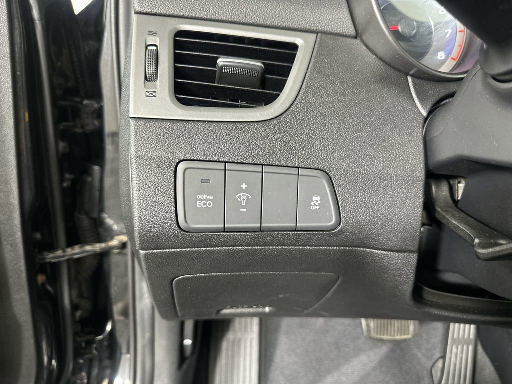 Used 2015 Hyundai Elantra Limited FWD image 19