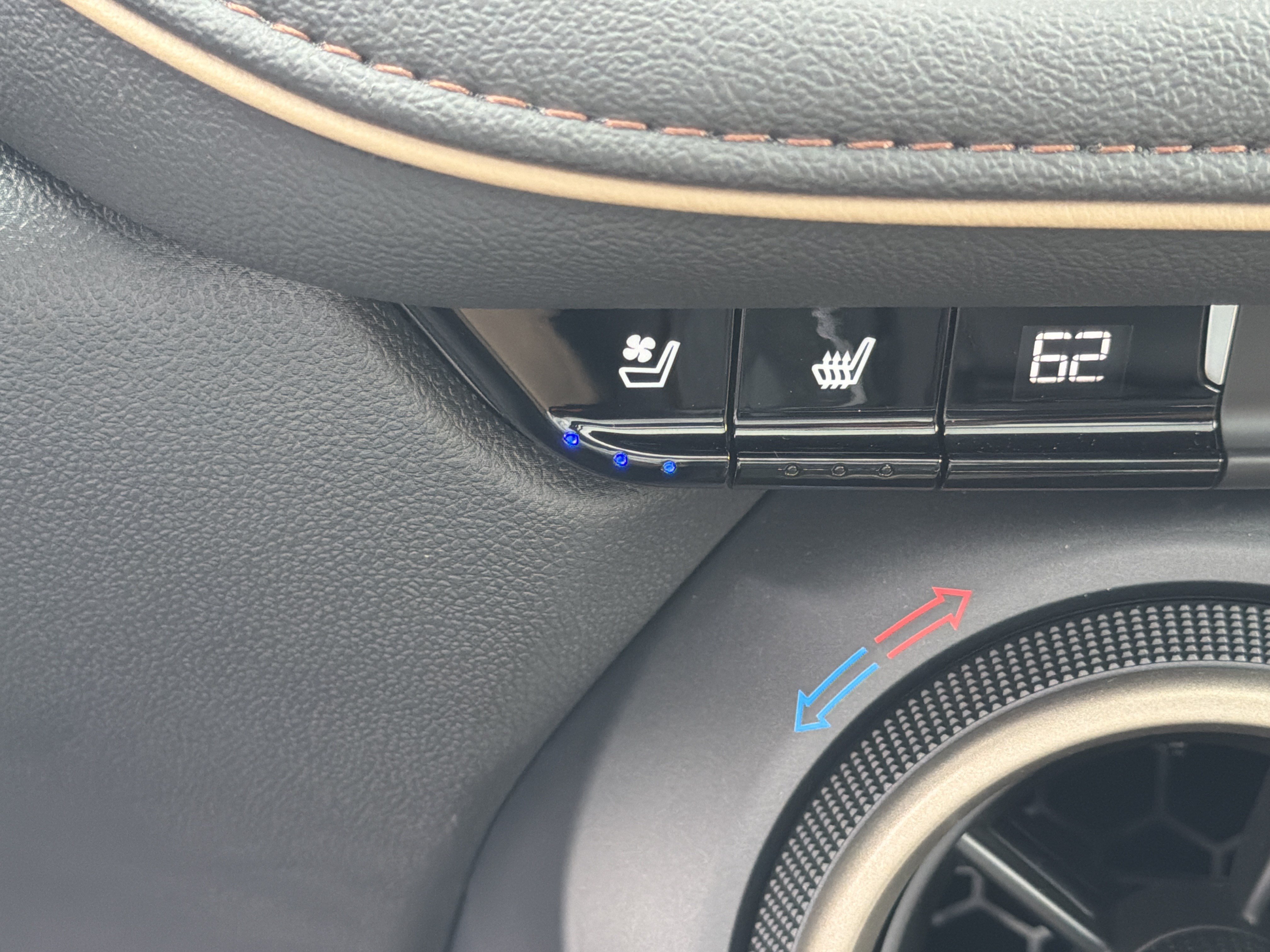 Used 2025 Chevrolet Blazer Premier w/ Driver Confidence II Package FWD image 30