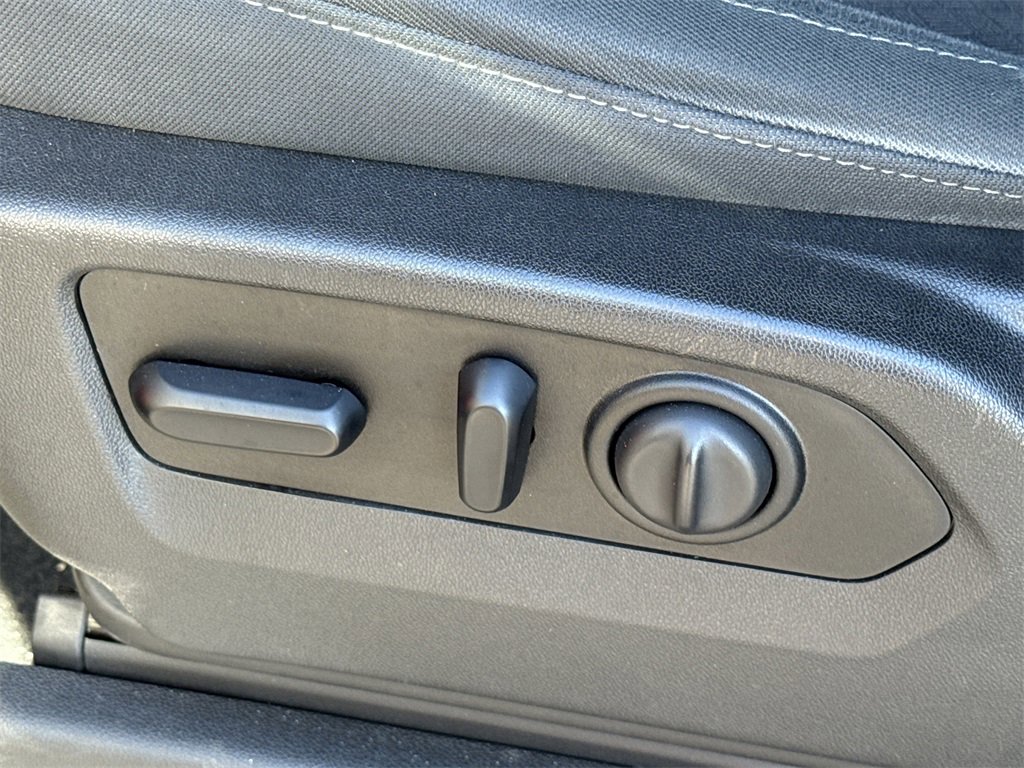 Used 2019 Chevrolet Silverado 1500 LT w/ All-Star Edition image 32