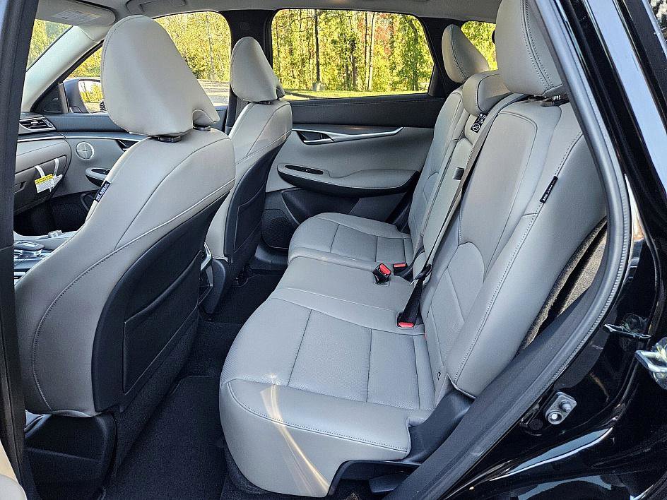 New 2025 INFINITI QX50 Luxe image 9